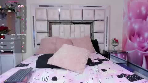 Snapshot of mia_peyton1 chatting on 09.09.25 mia_peyton1 online show from 09.09.25