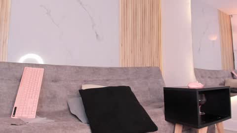 Mia online show from 12.10.24