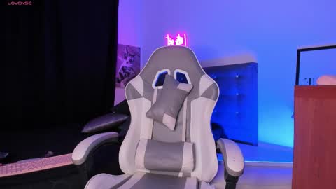 Mia online show from 11.15.25