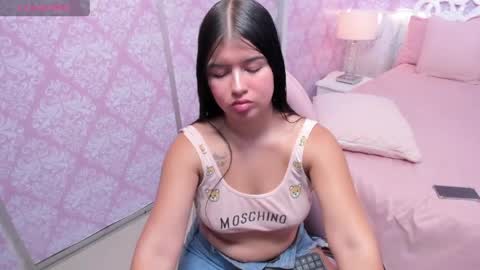 Mia  online show from 04.21.26