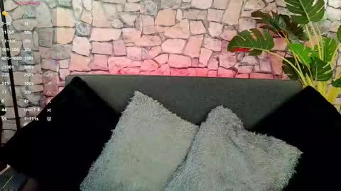 Snapshot of mia_roux1 chatting on 11.08.25 Mia online show from 11.08.25