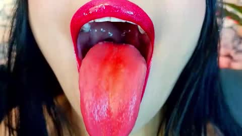 Snapshot of mia_roux1 chatting on 11.12.25 Mia online show from 11.12.25