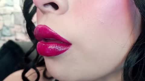 Snapshot of mia_roux1 chatting on 11.21.25 Mia online show from 11.21.25