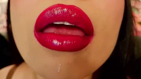 Snapshot of mia_roux1 chatting on 11.23.25 Mia online show from 11.23.25