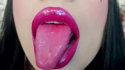 Snapshot of mia_roux1 chatting on 11.23.25 Mia online show from 11.23.25