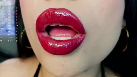 Snapshot of mia_roux1 chatting on 12.01.25 Mia online show from 12.01.25