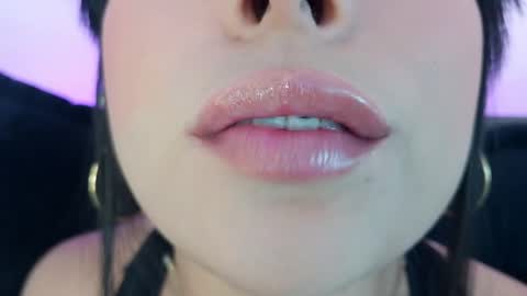 Mia online show from 05.14.26