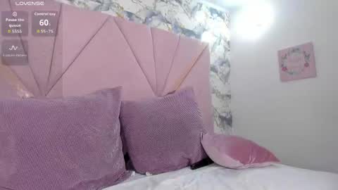 Mia online show from 04.15.26