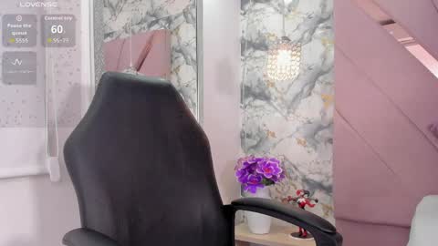 Mia online show from 04.16.26