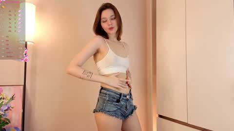 Mia  Roxy online show from 11.08.25