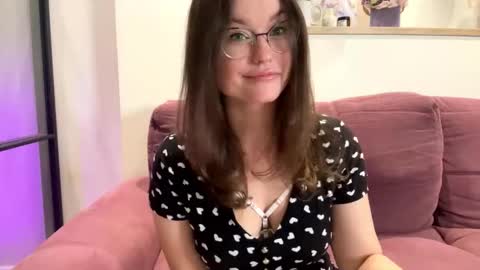 Snapshot of mia_shine_bright chatting on 09.26.25 Mia online show from 09.26.25
