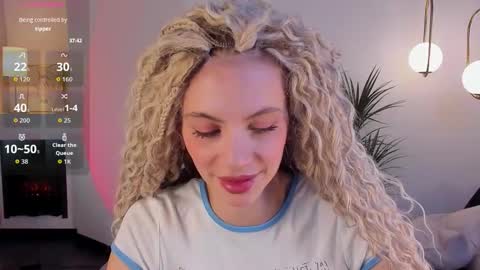 Mia online show from 10.21.25