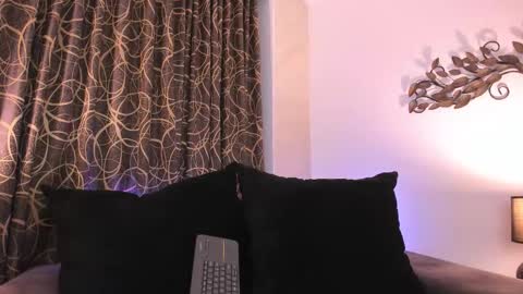 Mia  online show from 02.14.26