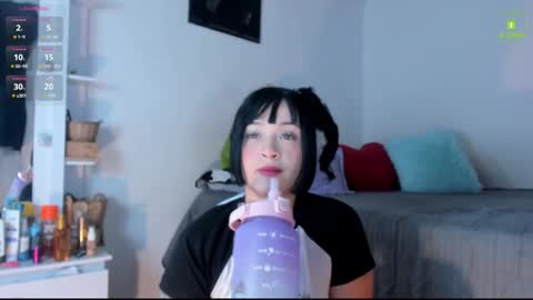 Mia  online show from 11.04.25