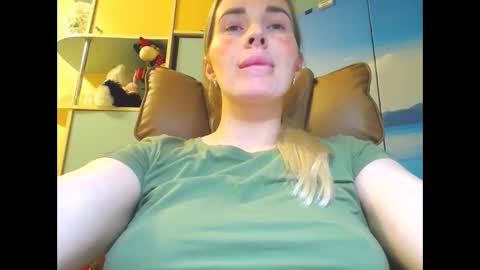 Mia. online show from 04.12.26