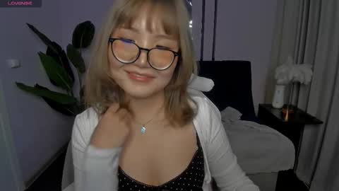 Snapshot of mia_tins chatting on 11.18.25 Lemma online show from 11.18.25