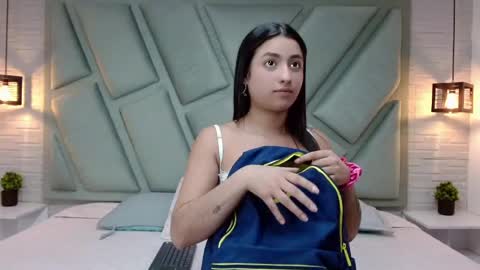 Mia online show from 04.13.26