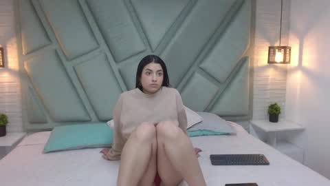 Mia online show from 04.14.26