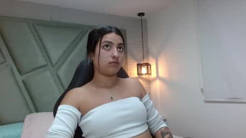 Mia online show from 04.15.26