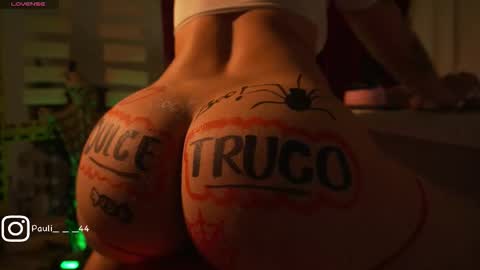 Mia online show from 10.31.25