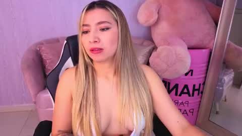 Mia  online show from 07.10.26