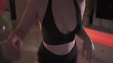 VixenMia online show from 05.14.26
