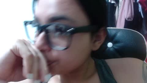 mia_w22 online show from 11.18.25