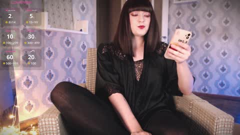 mia_wallase online show from 12.07.24
