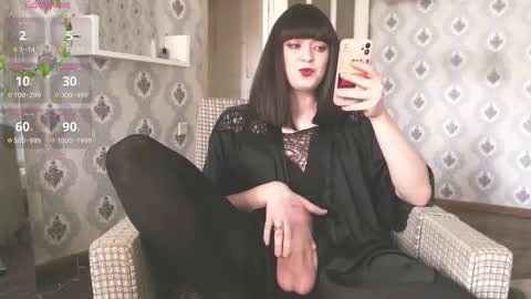 mia_wallase online show from 10.11.25