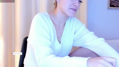 Mia White  online show from 12.15.25