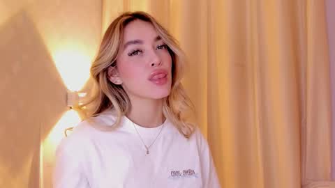 Mia White  online show from 02.13.26