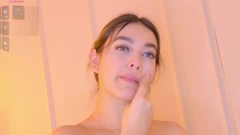 Mia White  online show from 05.06.26