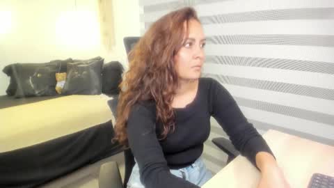 Mia   online show from 10.14.25