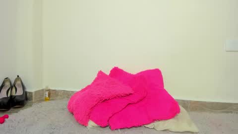 Snapshot of mia_xxx__ chatting on 12.22.24 MIA INDEPENDENT MODEL online show from 12.22.24