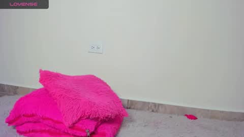 Snapshot of mia_xxx__ chatting on 01.14.25 MIA INDEPENDENT MODEL online show from 01.14.25