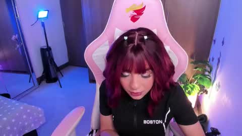 mia  nicolle online show from 12.18.25