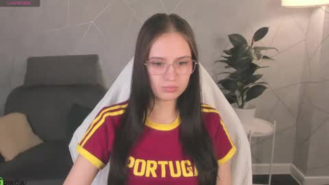 Mia online show from 04.16.26