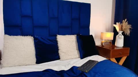 Snapshot of miaa_queen2 chatting on 10.14.25 Mia online show from 10.14.25