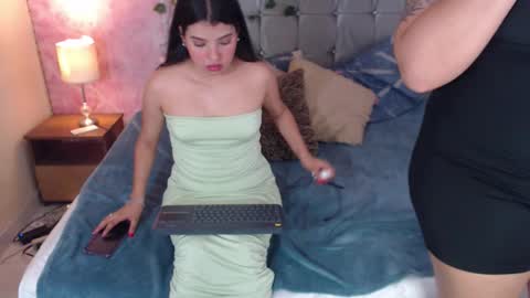 Snapshot of miaa_sophie chatting on 10.11.25 Sophie and Whanda online show from 10.11.25