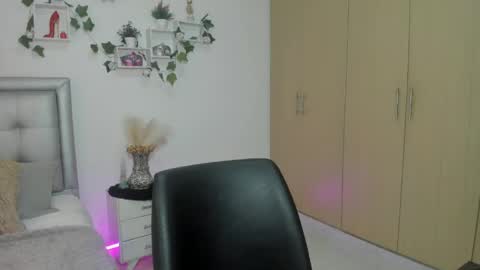 Snapshot of miaa_star_1x chatting on 06.03.26 miaa_star_1x online show from 06.03.26
