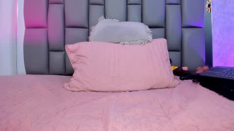 Snapshot of miaabrown__ chatting on 01.13.25 Mia online show from 01.13.25