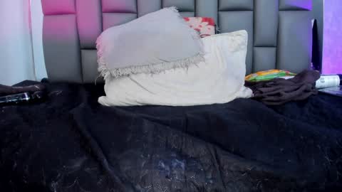 Snapshot of miaabrown__ chatting on 01.16.25 Mia online show from 01.16.25
