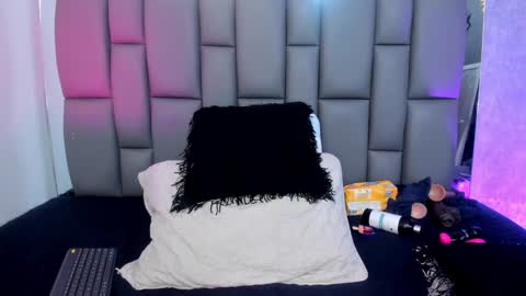 Snapshot of miaabrown__ chatting on 01.21.25 Mia online show from 01.21.25