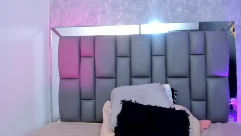 Snapshot of miaabrown__ chatting on 01.27.25 Mia online show from 01.27.25