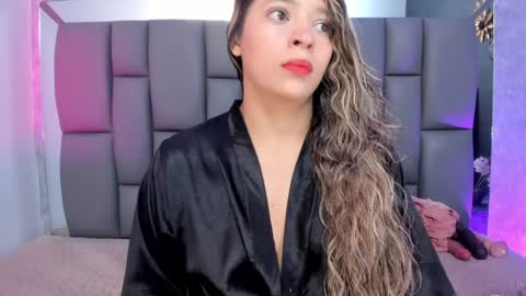 Snapshot of miaabrown__ chatting on 02.01.25 Mia online show from 02.01.25