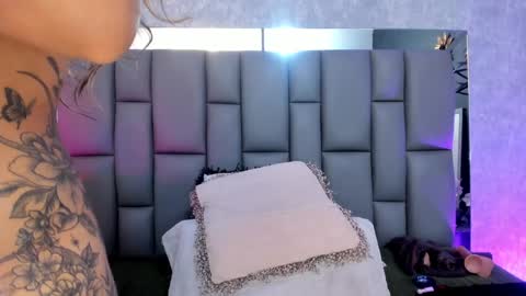 Snapshot of miaabrown__ chatting on 02.06.25 Mia online show from 02.06.25
