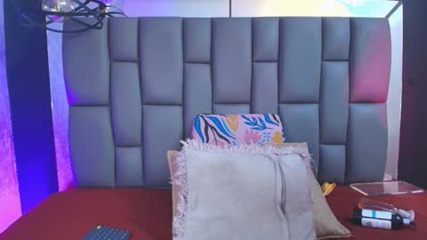 Snapshot of miaabrown__ chatting on 09.11.25 Mia online show from 09.11.25
