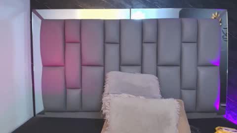 Mia online show from 11.19.25