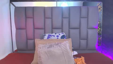 Mia online show from 11.27.25