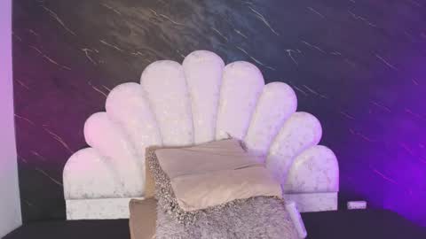 Mia online show from 04.06.26